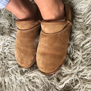 UGG slippers chestnut